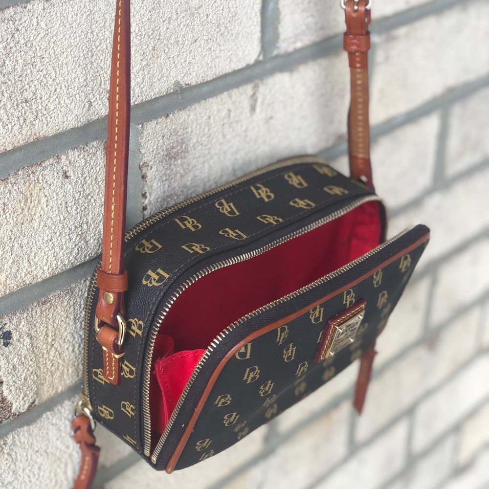 NWOT classic Dooney & Bourke Gretta Crossbody